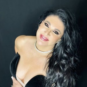 Alejandra Avalos için avatar