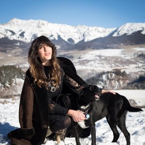 Nicki Bluhm için avatar