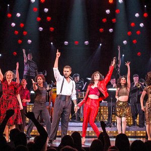 “Original Broadway Cast of On Your Feet: The Musical”的封面