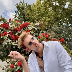 Ziggy Jones 的头像