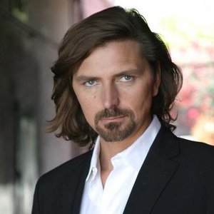 Robin Atkin Downes 的头像