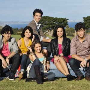 Jonas Brothers, Demi Lovato, Selena Gomez & Miley Cyrus 的头像