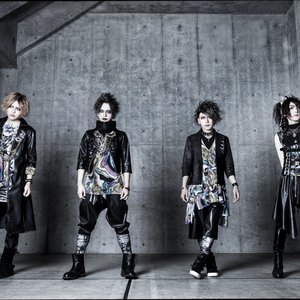Revlow 的头像