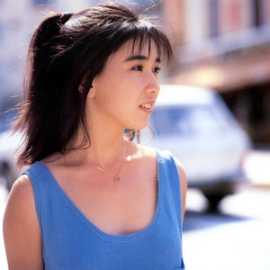 高井麻巳子 photo provided by Last.fm