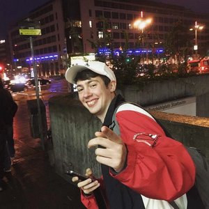 L Goony 的头像