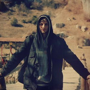 Hann With Gun için avatar