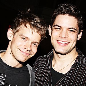 Jeremy Jordan & Andrew Keenan-Bolger 的头像