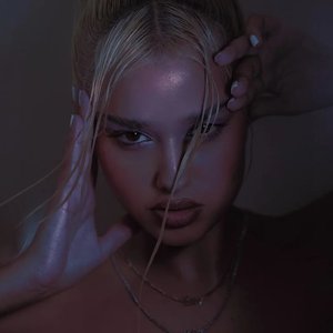 Tommy Genesis 的头像