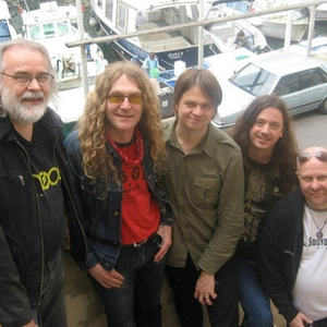 Crazy World photo provided by Last.fm