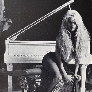 Phoebe Legere 的头像