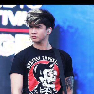 Calum Hood のアバター