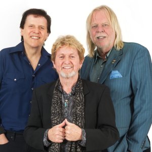 'Yes featuring Jon Anderson, Trevor Rabin, Rick Wakeman' için resim