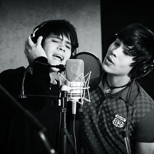 “Los Twins”的封面