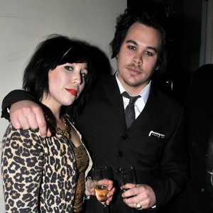 Luke Steele and Katy Steele 的头像