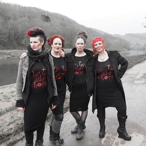 Muddy Summers and the Dirty Field Whores 的头像