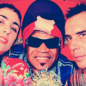 'Arnaldo Antunes; Carlinhos Brown; Marisa Monte' için resim