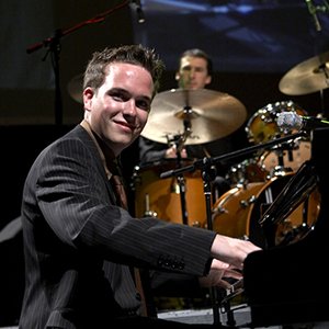 Chris Conz Trio 的头像
