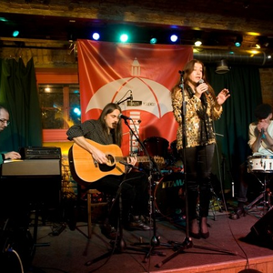 Mirta & Hot Acoustics photo provided by Last.fm