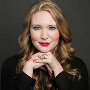 “Sarah J Maas”的封面