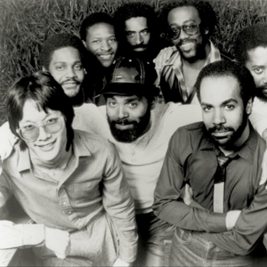 Maze featuring Frankie Beverly photo provided by Last.fm