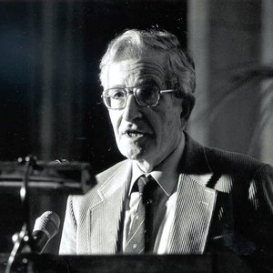 Noam Chomsky 的头像