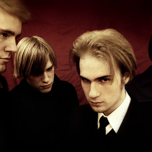 Itkevä tyttö photo provided by Last.fm