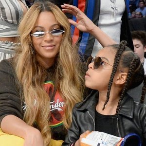 “Beyoncé & Blue Ivy Carter”的封面