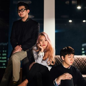 “어반자카파”的封面