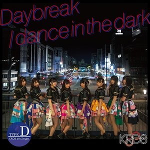 “Daybreak / dance in the dark”的封面