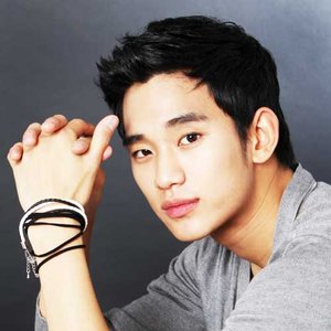 '김수현 [배우]' için resim