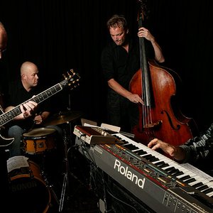 Buzz Bros Band 的头像