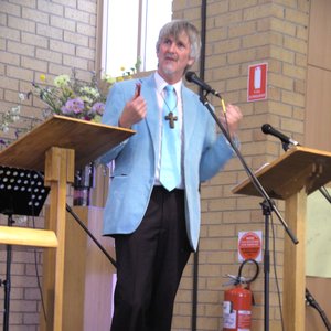 John L. Bell & The Wild Goose Worship Group 的头像