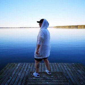 Varjoista Valoihin