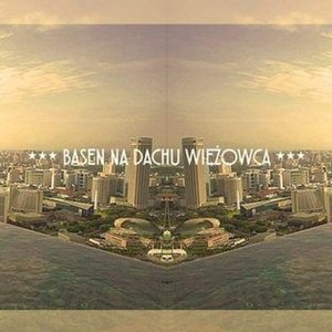 Basen na dachu wieżowca