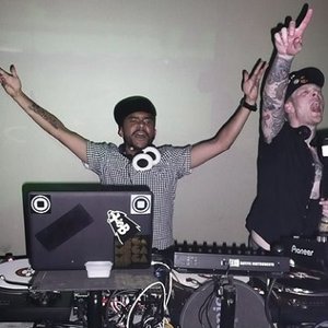 'DJ Craze and DJ Klever' için resim