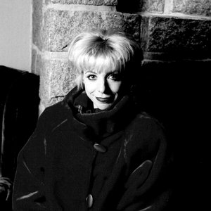 Julee Cruise 的头像