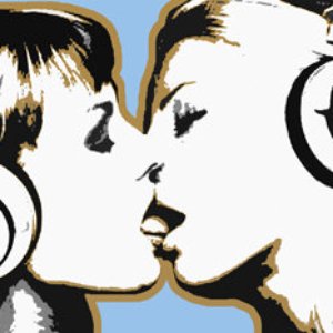 Girls Making Out 的头像