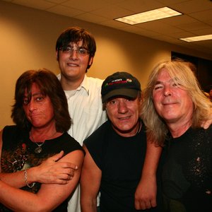 Classic Rock Cares 的头像