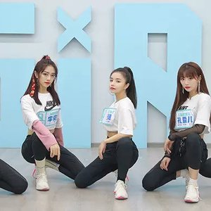 安崎, 符雅凝, 孔雪儿, 刘雨昕 & 李依宸 的头像