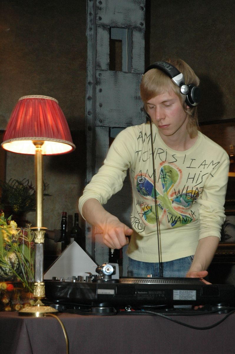 Dj rublev. Дж рублев. dj denis rublev. диджей в песках. dj рублев фото.