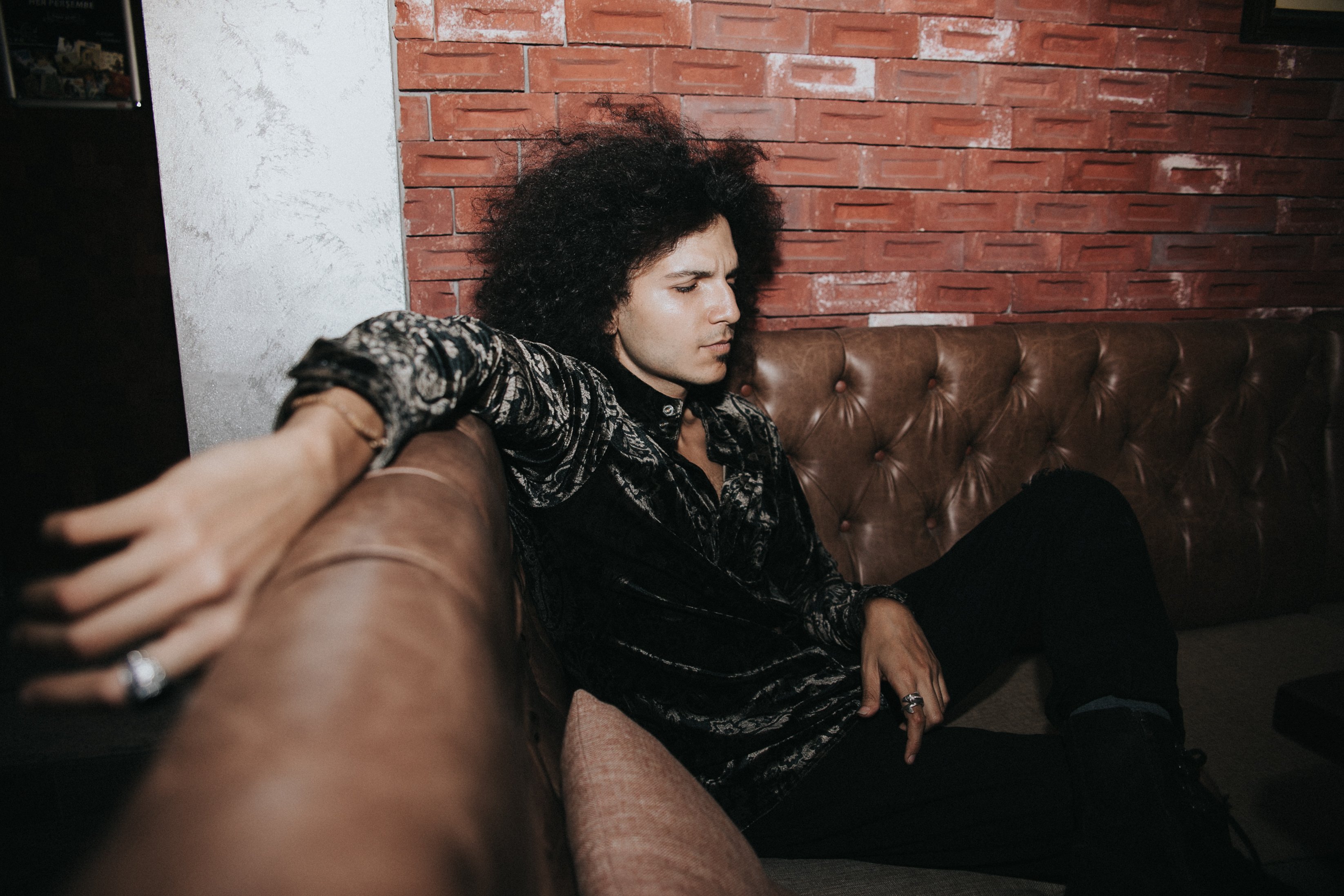 batu akdeniz yanlis biriyle dogru hikaye sarki sozleri sarkisozum net