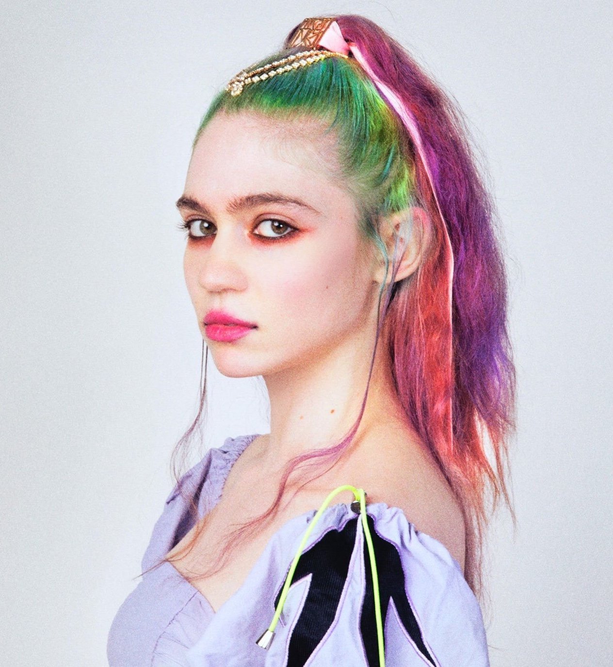 Граймс певица слушать. Клэр Буше Граймс. Grimes певица. Grimes певица 2020. Клэр Буше 2020.