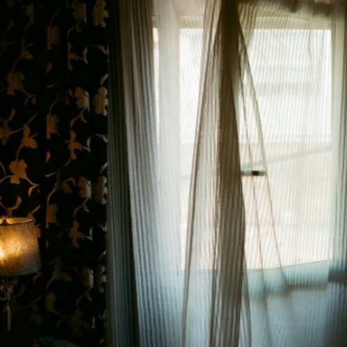 What do you see when the windows close?