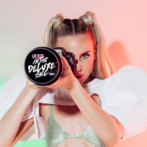 I'm That Deluxe Girl