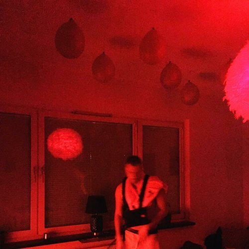 I love/hate myself - Single