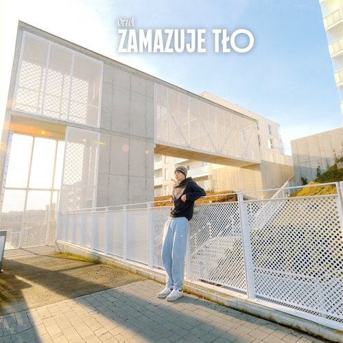 zamazuje tło