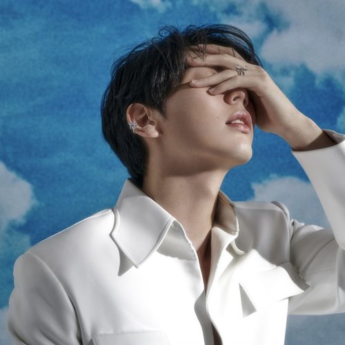 แค่มองขึ้นฟ้า (Just Looking Up)