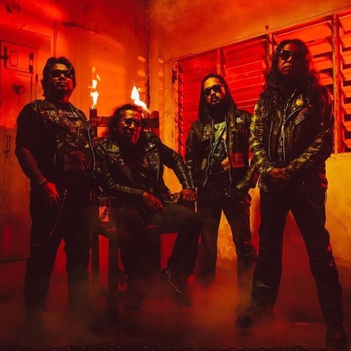 Berdiri Antara Panji Panji Sil Khannaz Last Fm