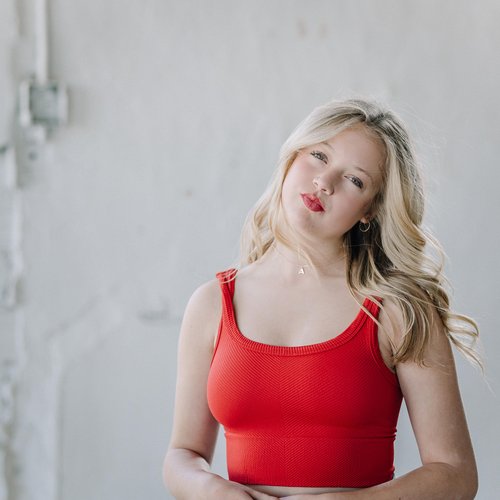 Elizabeth Jones - Single