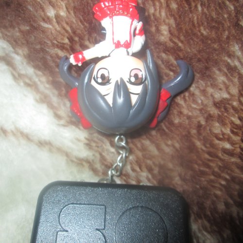 Using A Nico Yazawa Keychain As A Radio Antenna